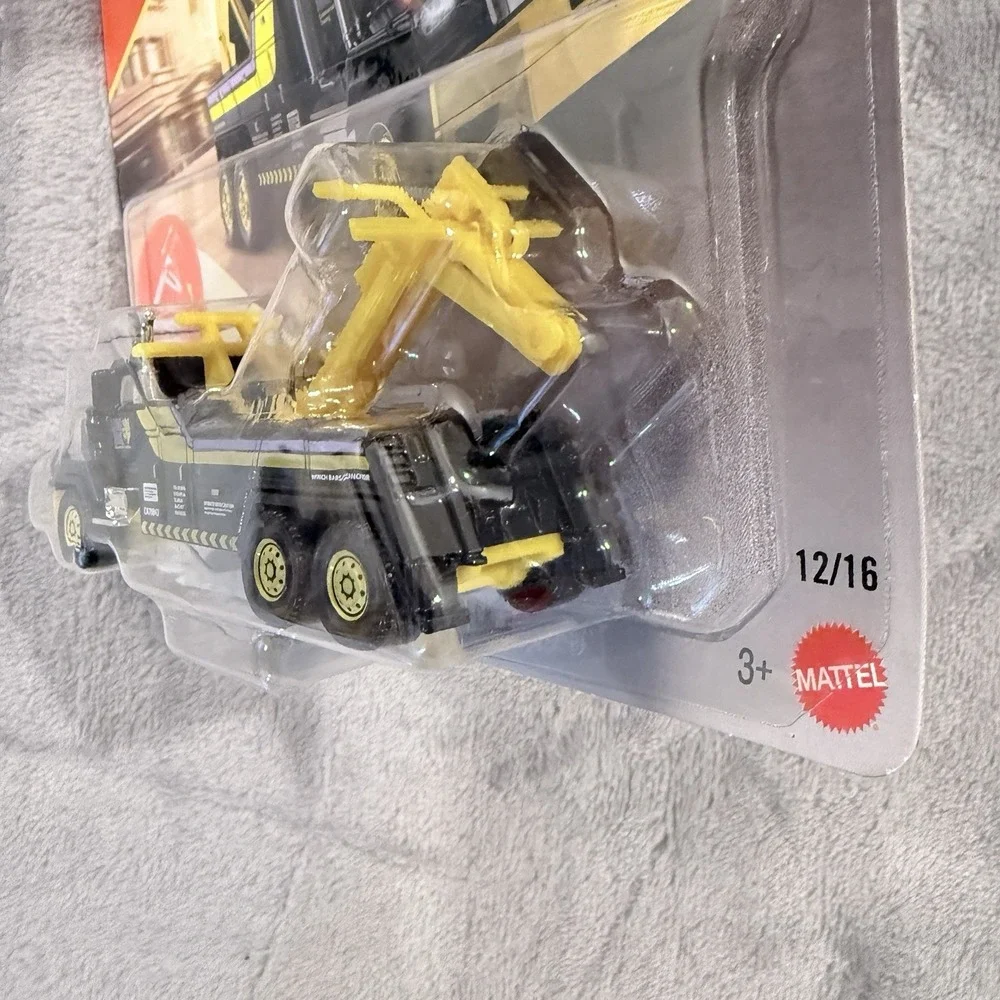Matchbox Working Rigs Western Star 6900 XD Wrecker Tow Truck 12/16 Black Yellow